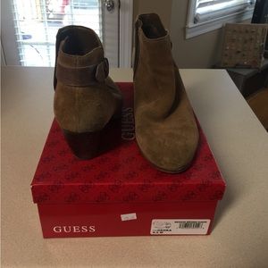 Guess ankle boots. Light brown suede.
